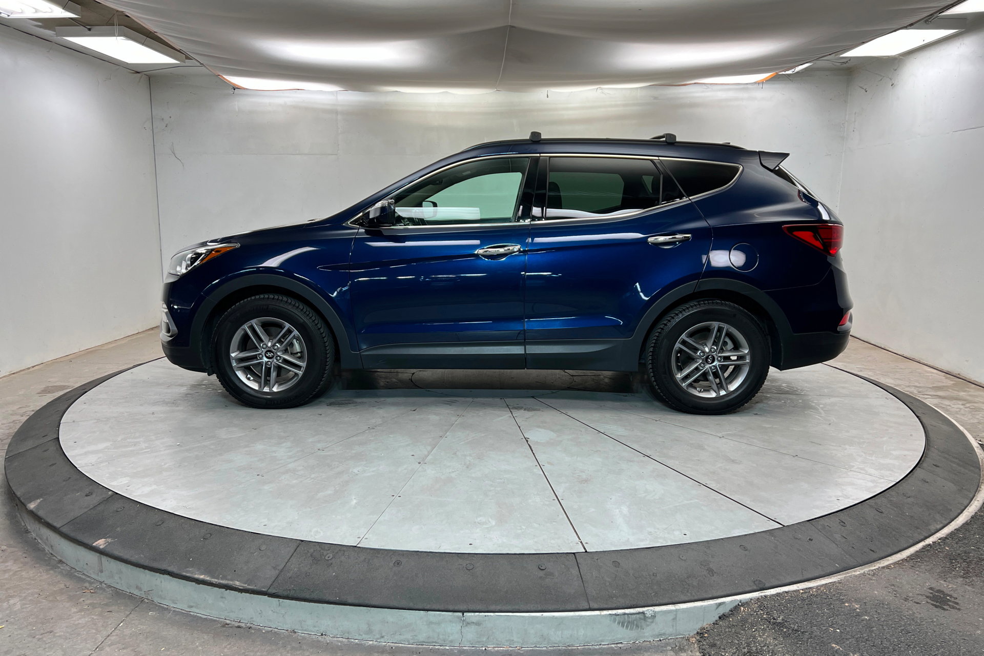 Used 2017 Hyundai Santa Fe Sport image 2