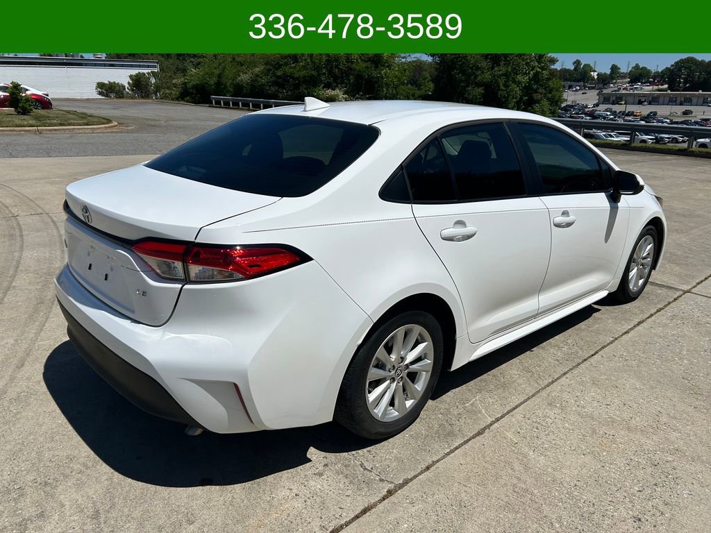 Used 2024 Toyota Corolla LE w/ LE Convenience Package FWD image 5