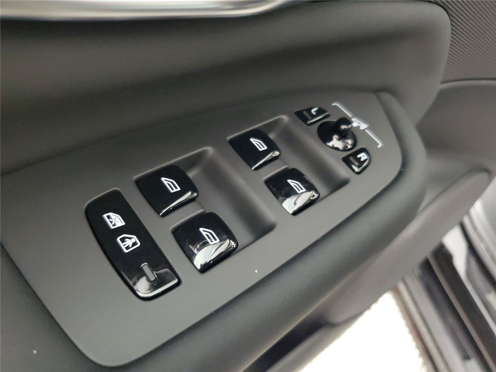 Certified 2026 Volvo XC90 B6 Ultra AWD/4WD image 17