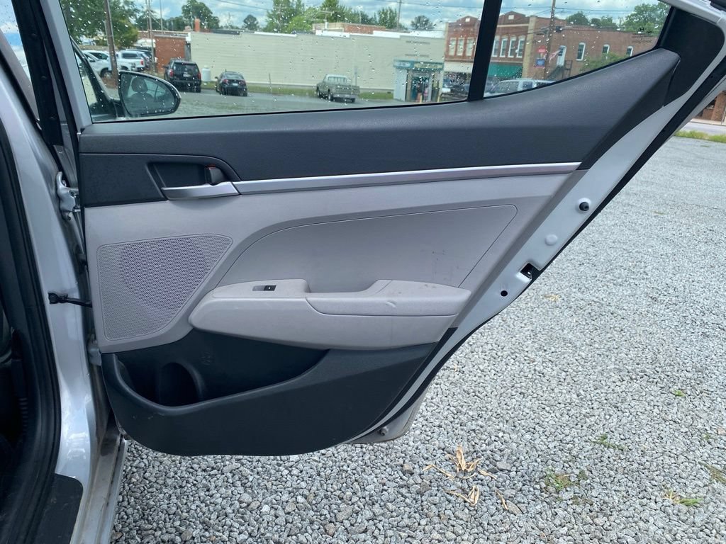 Used 2019 Hyundai Elantra SE FWD image 19