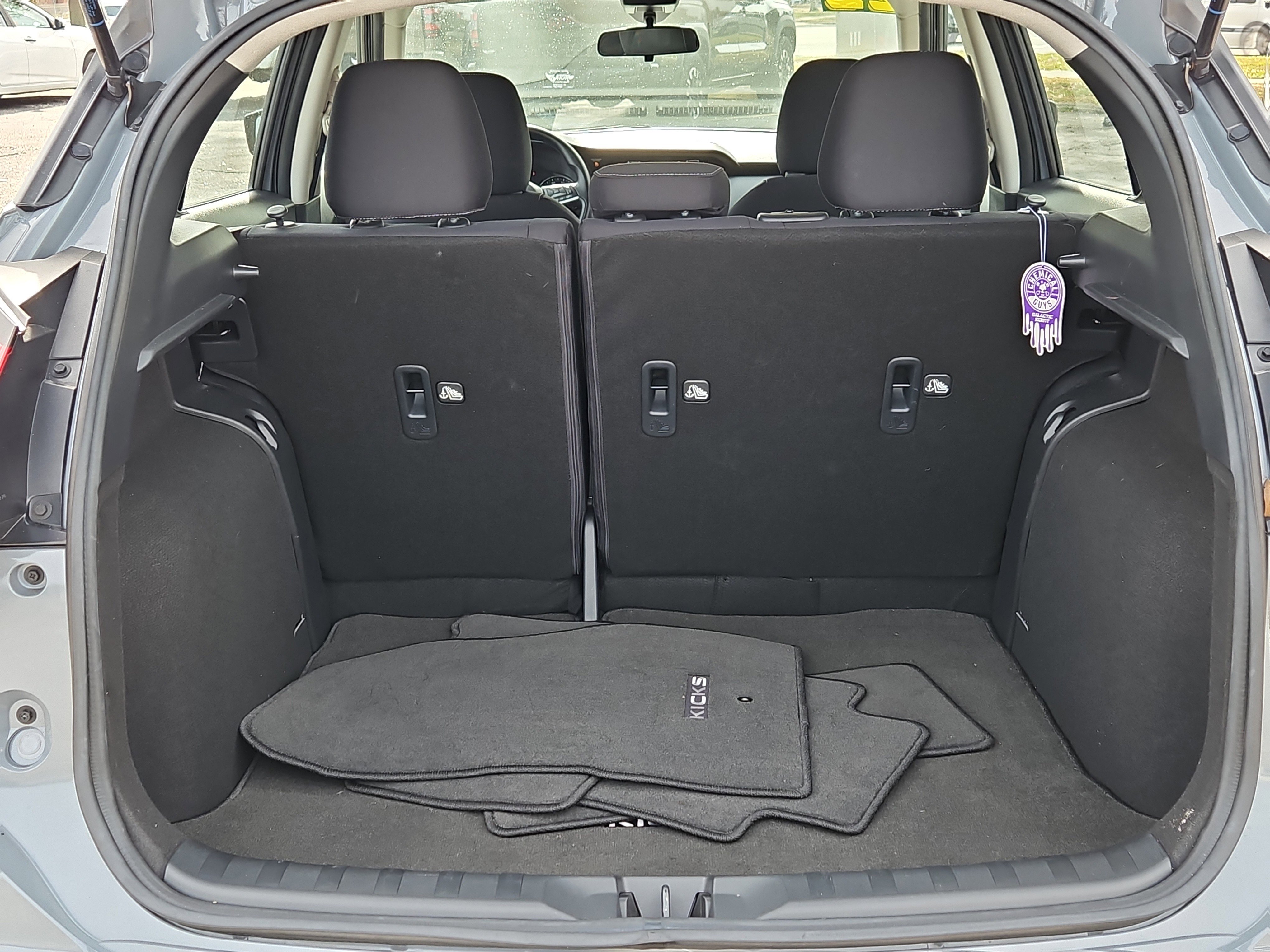 Used 2022 Nissan Kicks SV FWD image 6