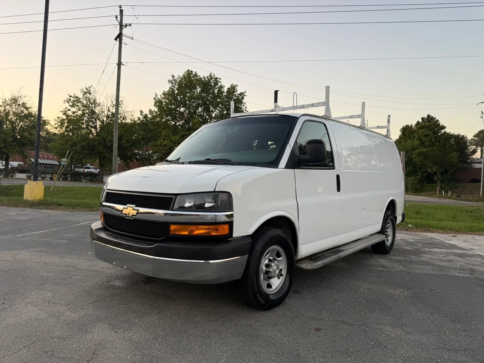 Used 2018 Chevrolet Express 2500 w/ Driver Convenience Package RWD image 2