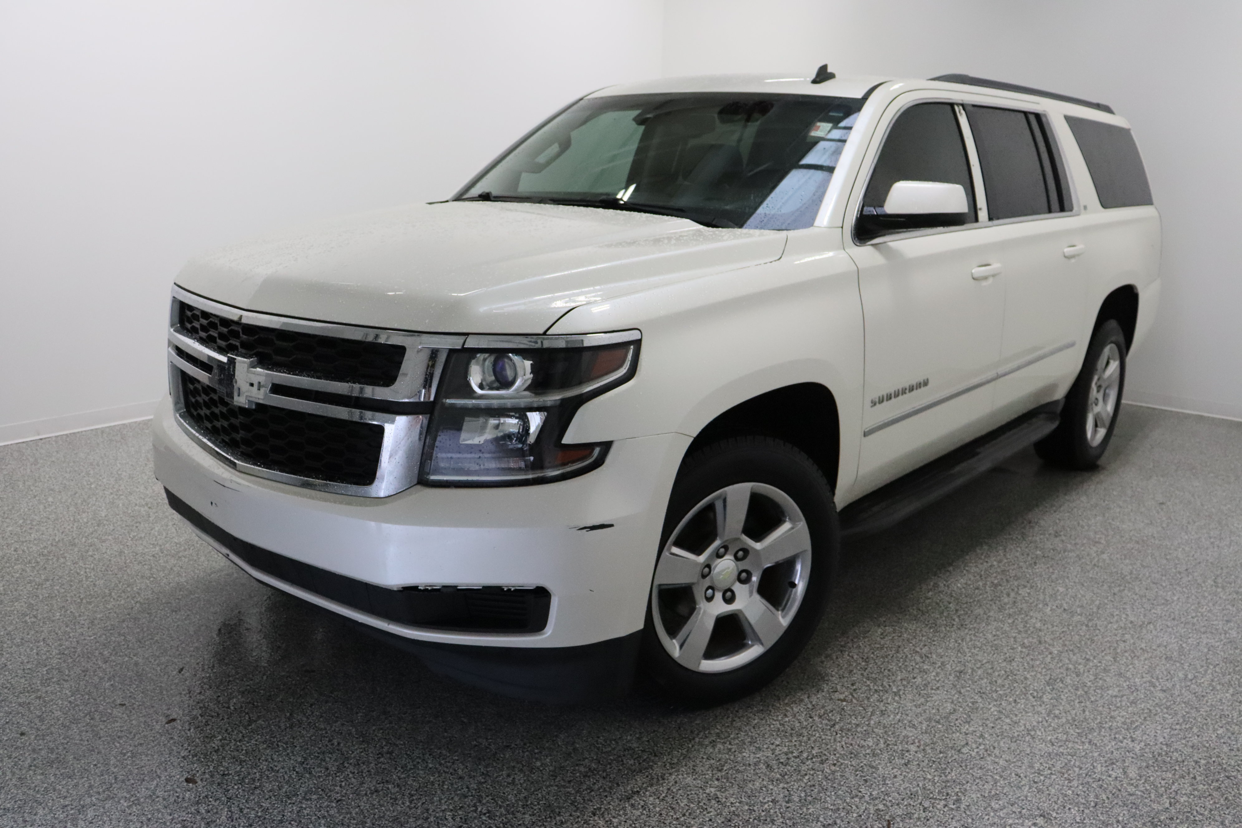 Used 2015 Chevrolet Suburban LT RWD image 2