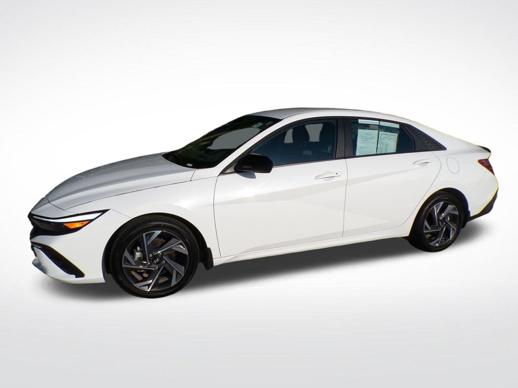 Certified 2025 Hyundai Elantra Sport FWD image 3
