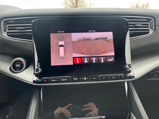 Used 2025 Jeep Wagoneer L Series III AWD/4WD image 18