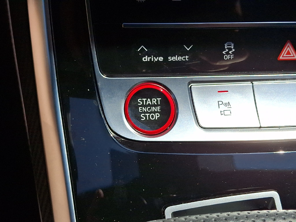 Certified 2026 Audi SQ7 Premium Plus AWD/4WD image 24