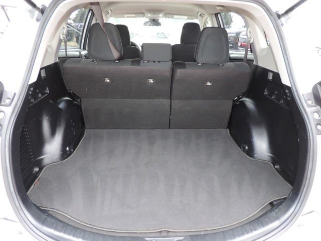 Used 2018 Toyota RAV4 LE FWD image 15