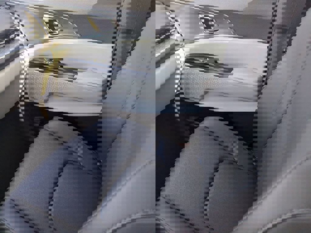 Certified 2024 Kia Carnival LX image 13