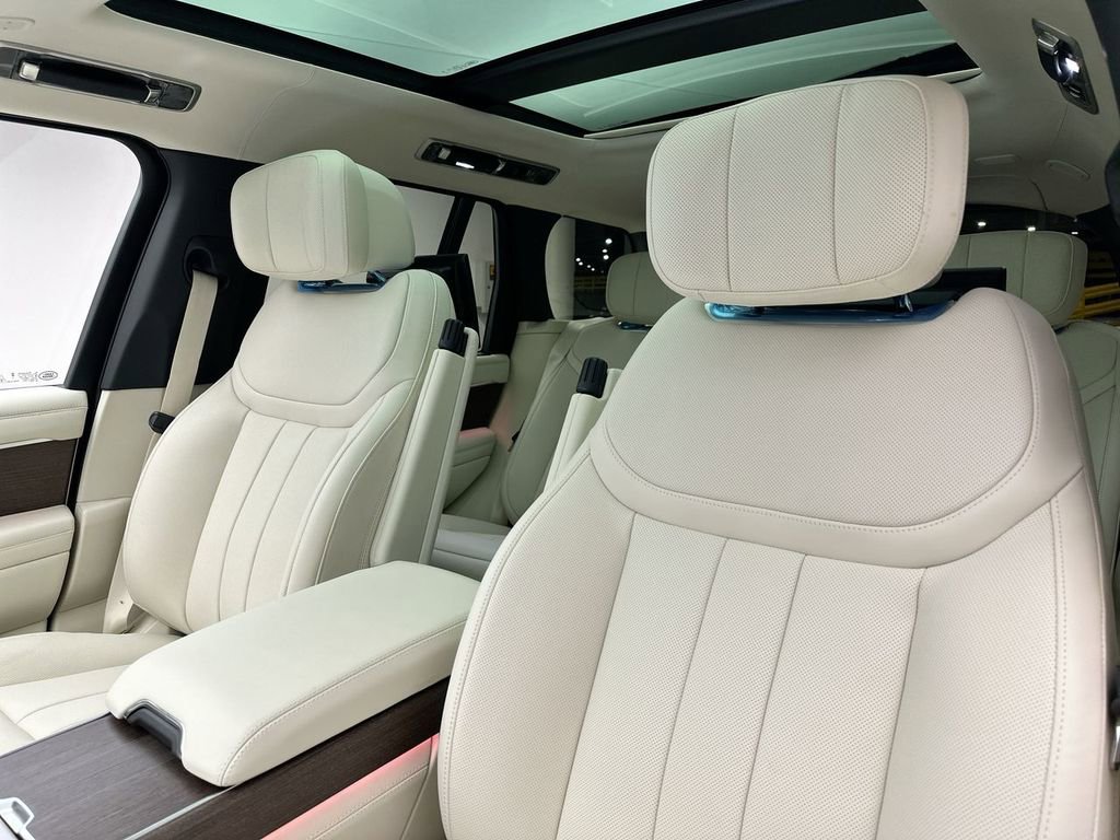 Certified 2025 Land Rover Range Rover Autobiography image 15