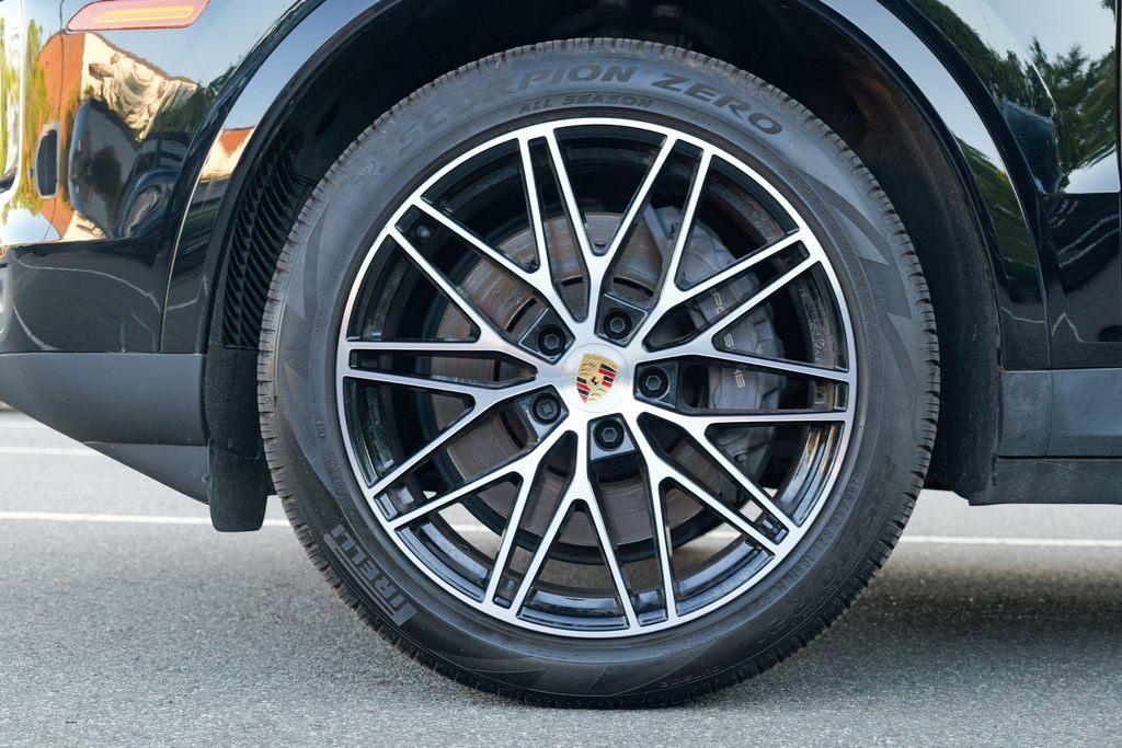 Used 2024 Porsche Cayenne Coupe AWD/4WD image 15