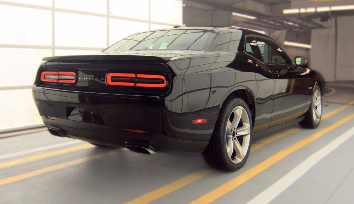 Used 2015 Dodge Challenger R/T w/ Quick Order Package 22B R/T RWD image 3