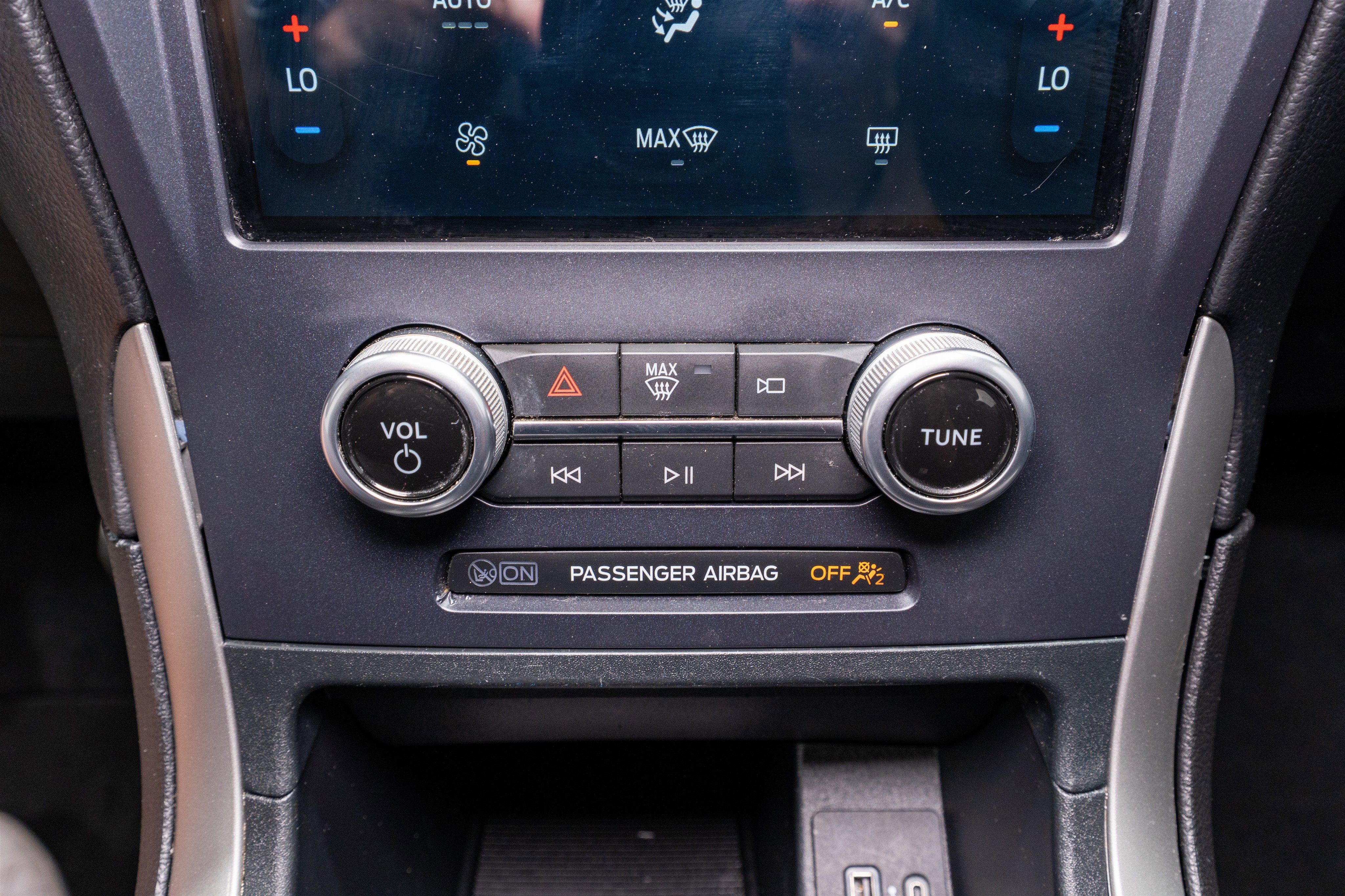 Used 2021 Ford Edge SE image 20