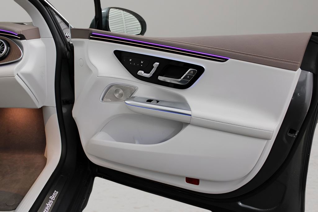 Used 2025 Mercedes-Benz EQE 350+ 4MATIC Sedan image 16