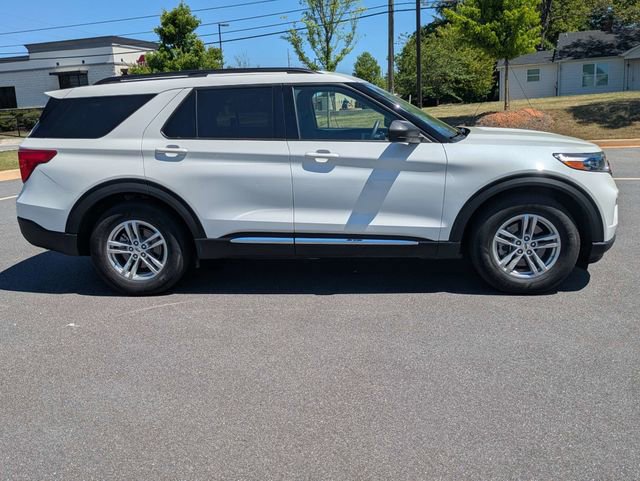 Used 2022 Ford Explorer XLT w/ Equipment Group 202A image 3