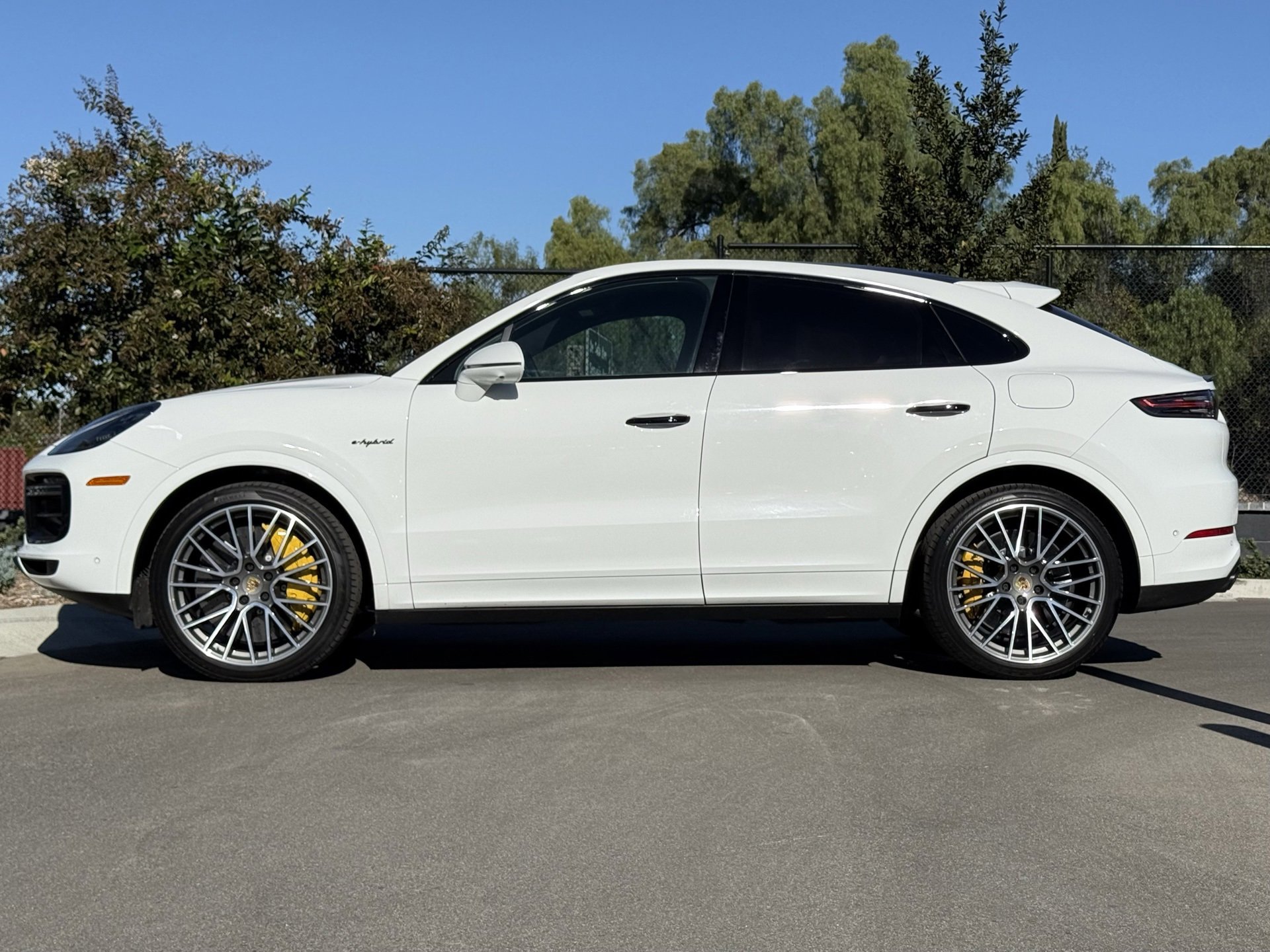 Certified 2022 Porsche Cayenne Turbo S image 2