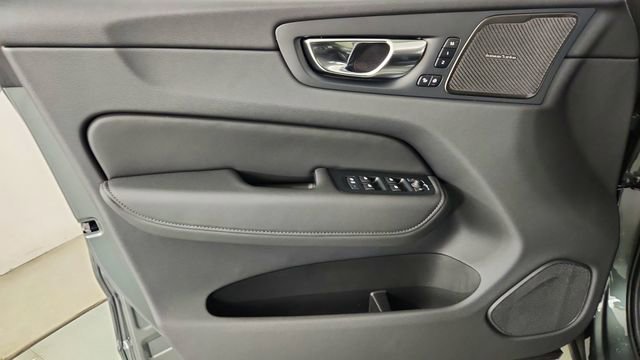 New 2026 Volvo XC60 T8 Plus w/ Climate Package AWD/4WD image 9
