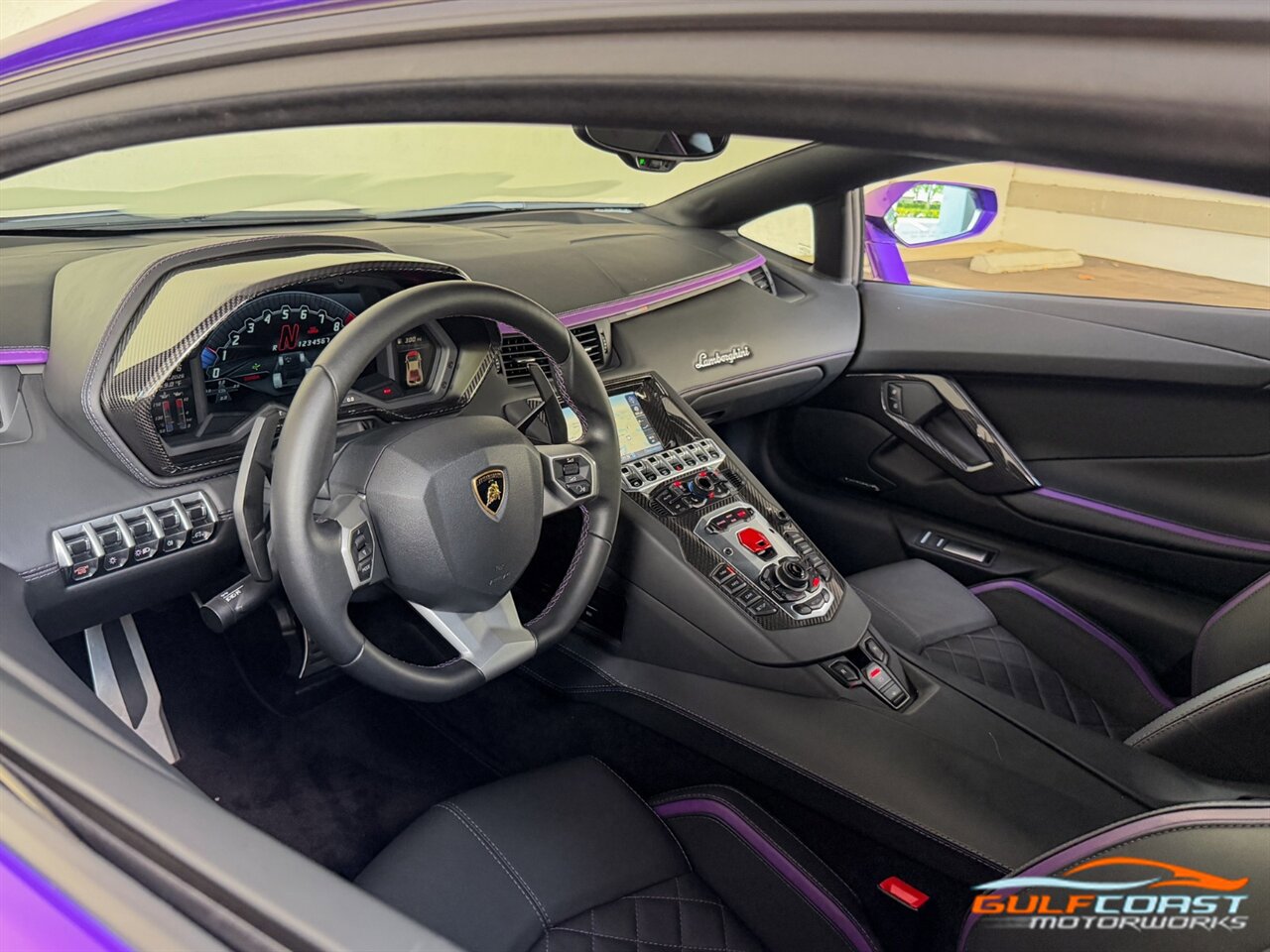 Used 2018 Lamborghini Aventador S image 2