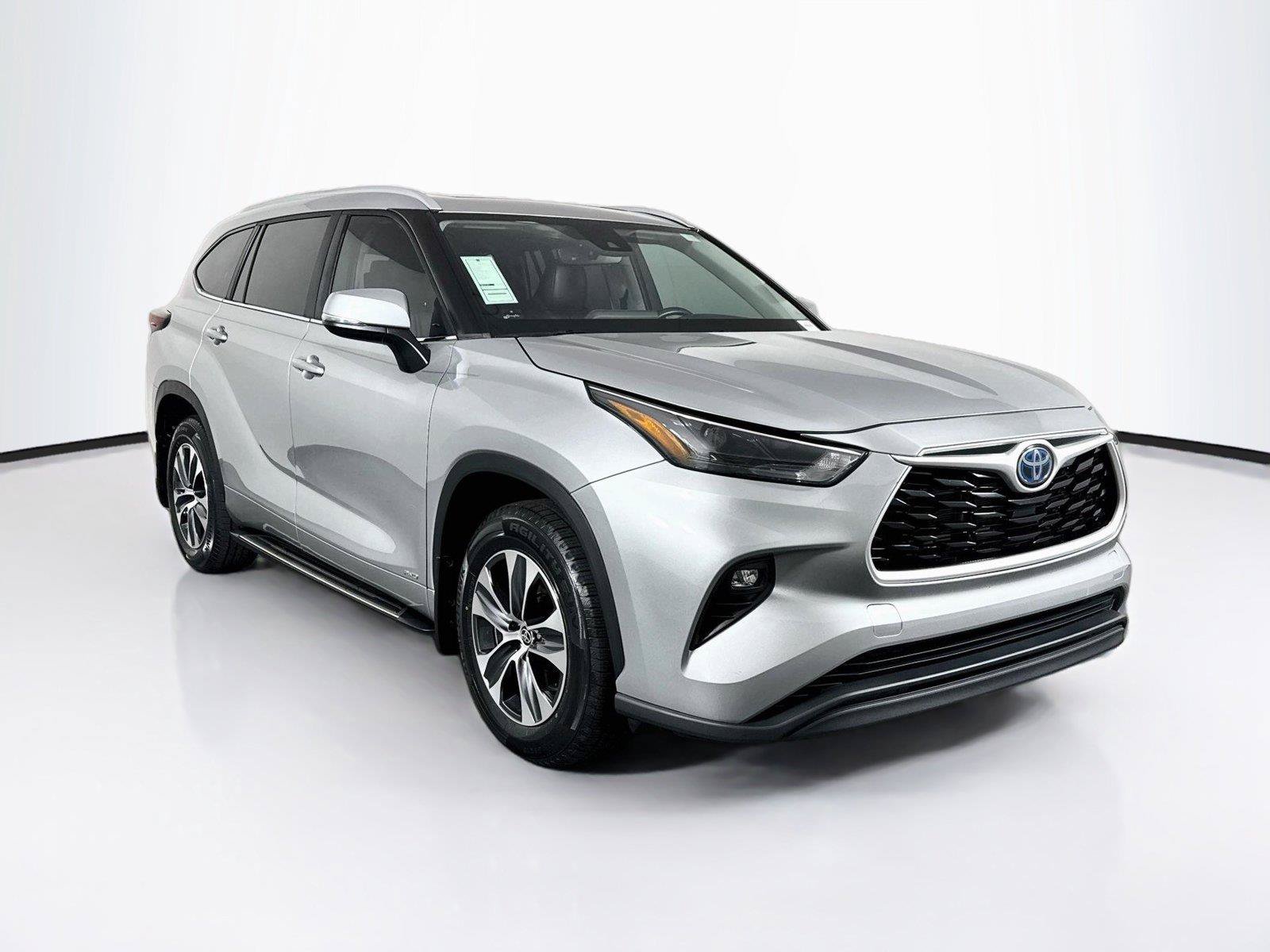 Used 2024 Toyota Highlander XLE AWD/4WD image 10
