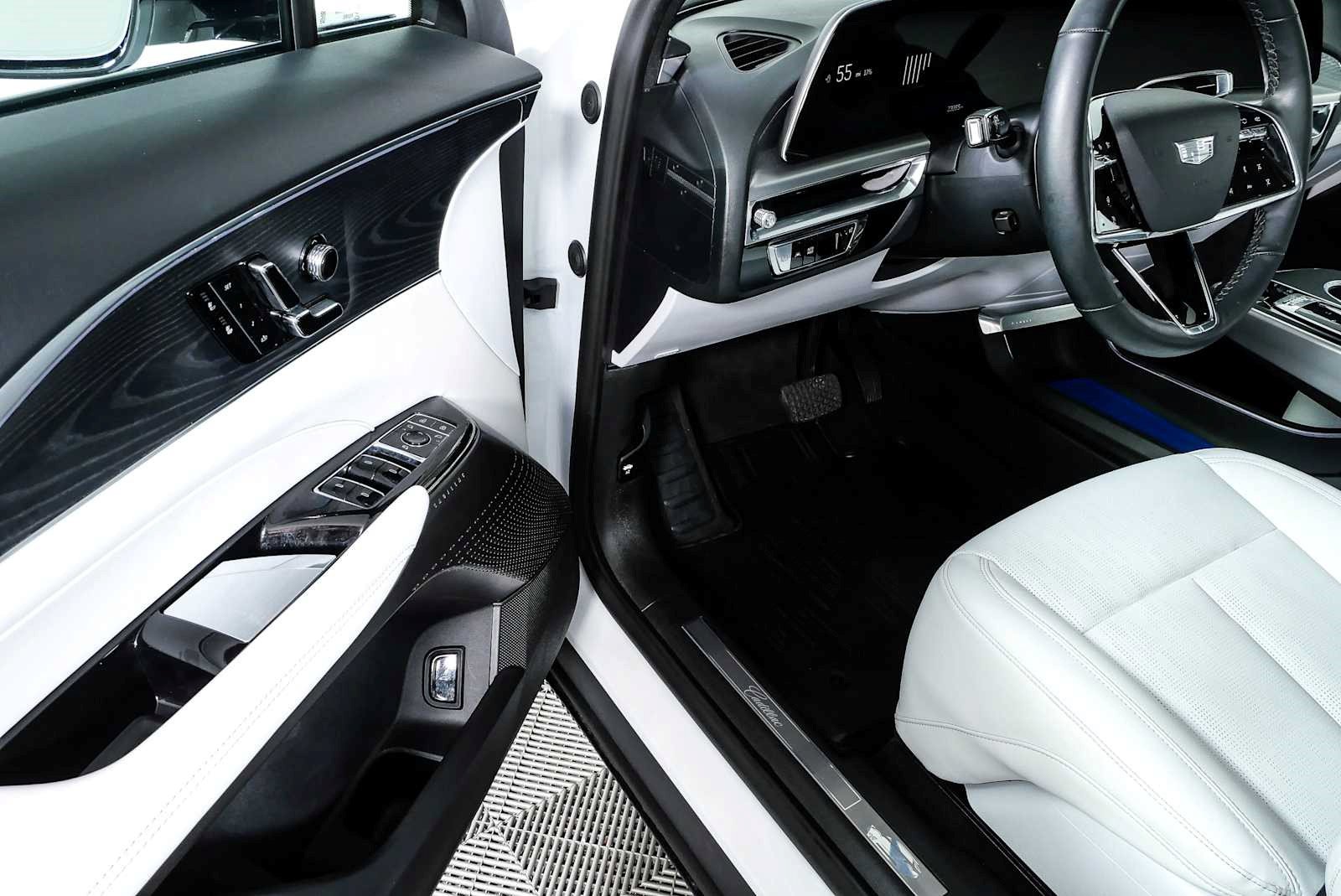 Certified 2024 Cadillac Lyriq Sport RWD image 9