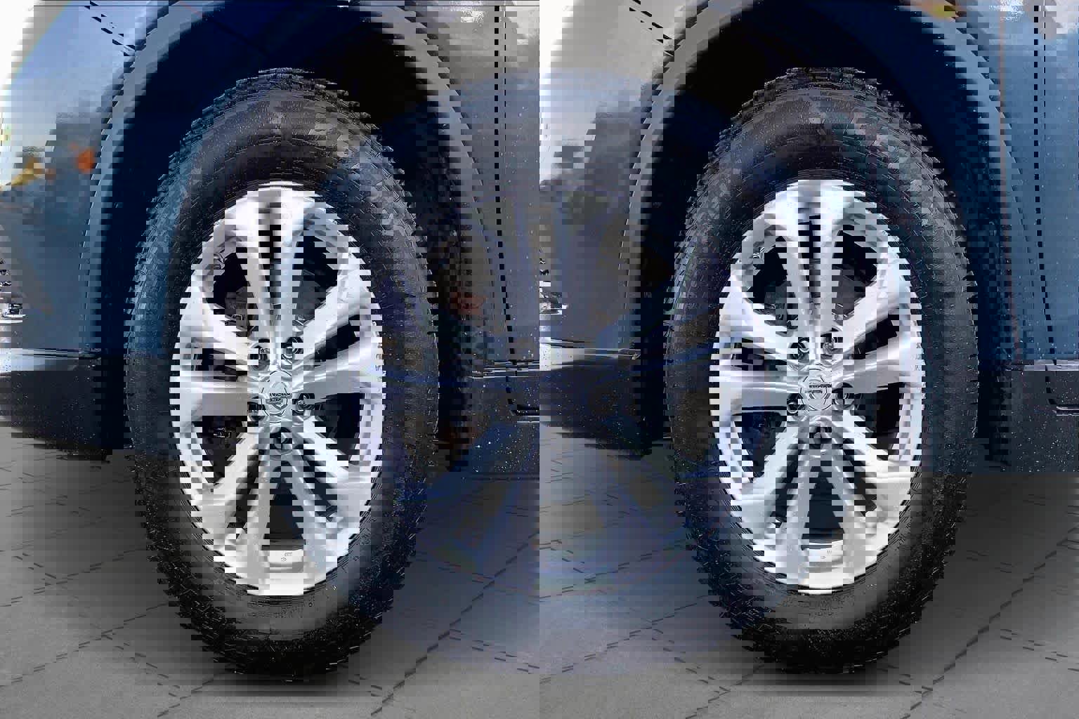 Used 2014 Nissan Rogue SV w/ SV Premium Package image 11