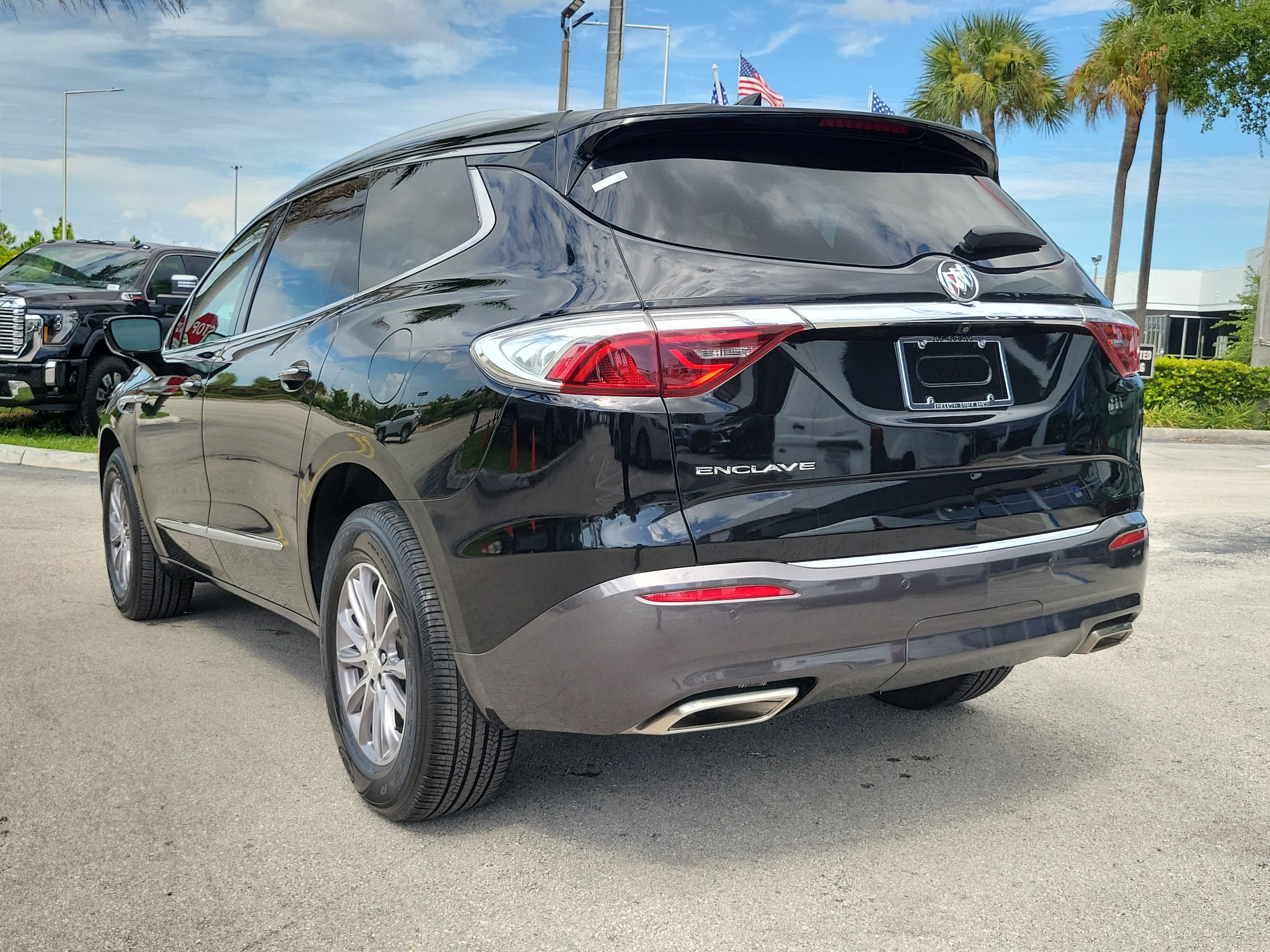 Used 2022 Buick Enclave Essence FWD image 7