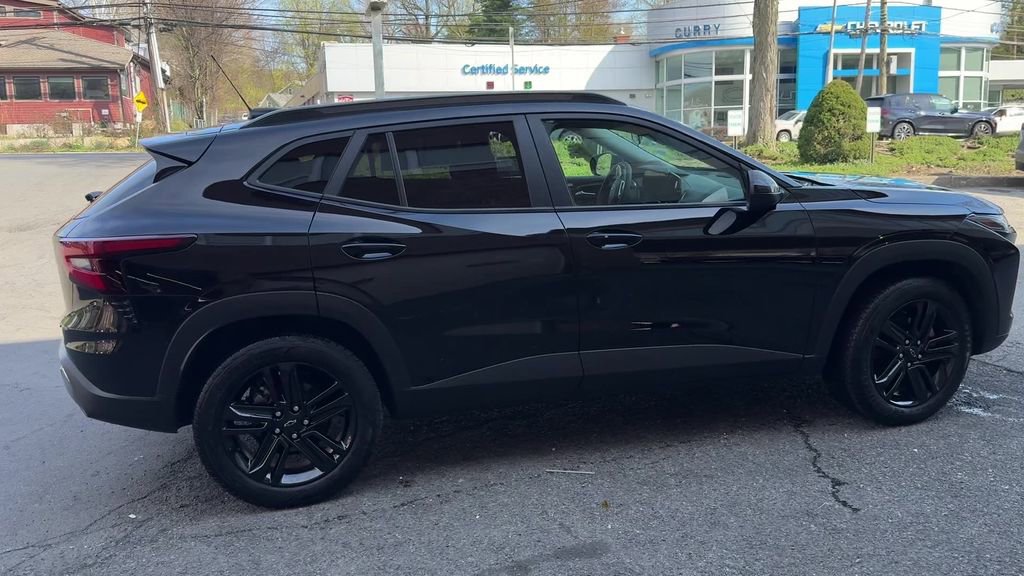 Used 2024 Chevrolet Trax ACTIV w/ Sunroof Package image 14
