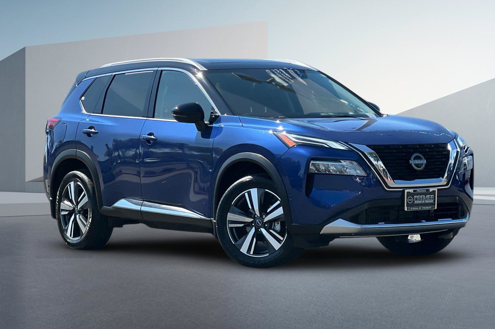 Certified 2023 Nissan Rogue Platinum w/ Platinum Premium Package AWD/4WD image 2