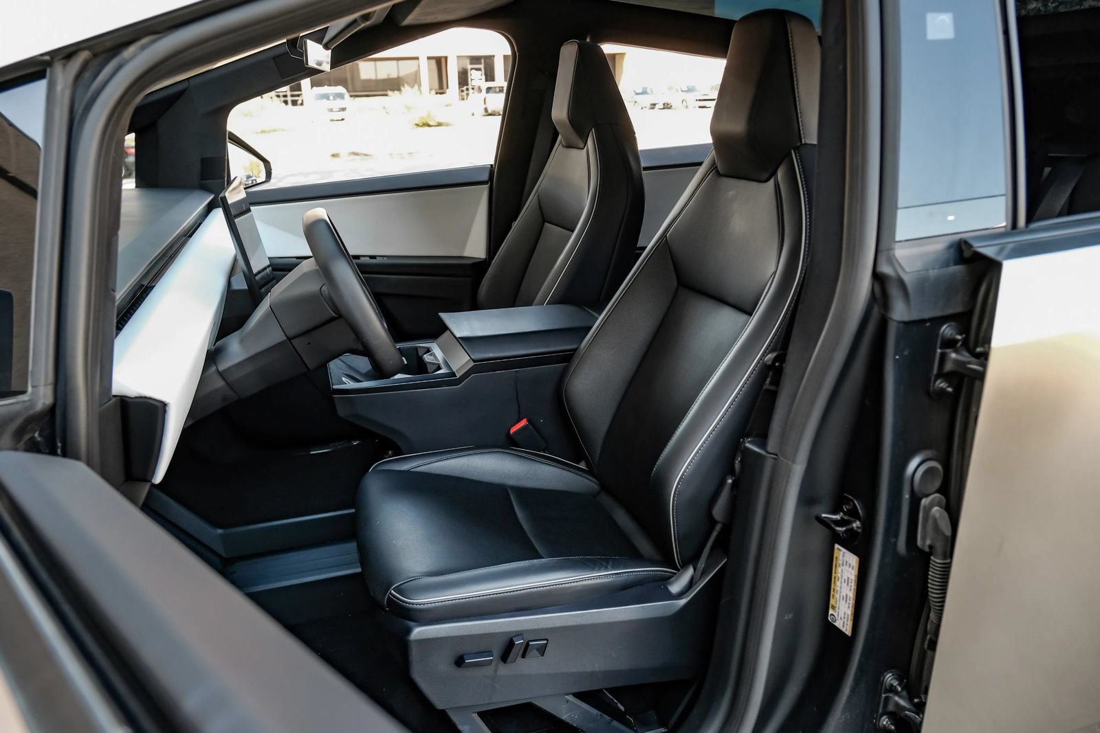 Used 2024 Tesla Cybertruck AWD Crew Cab image 43