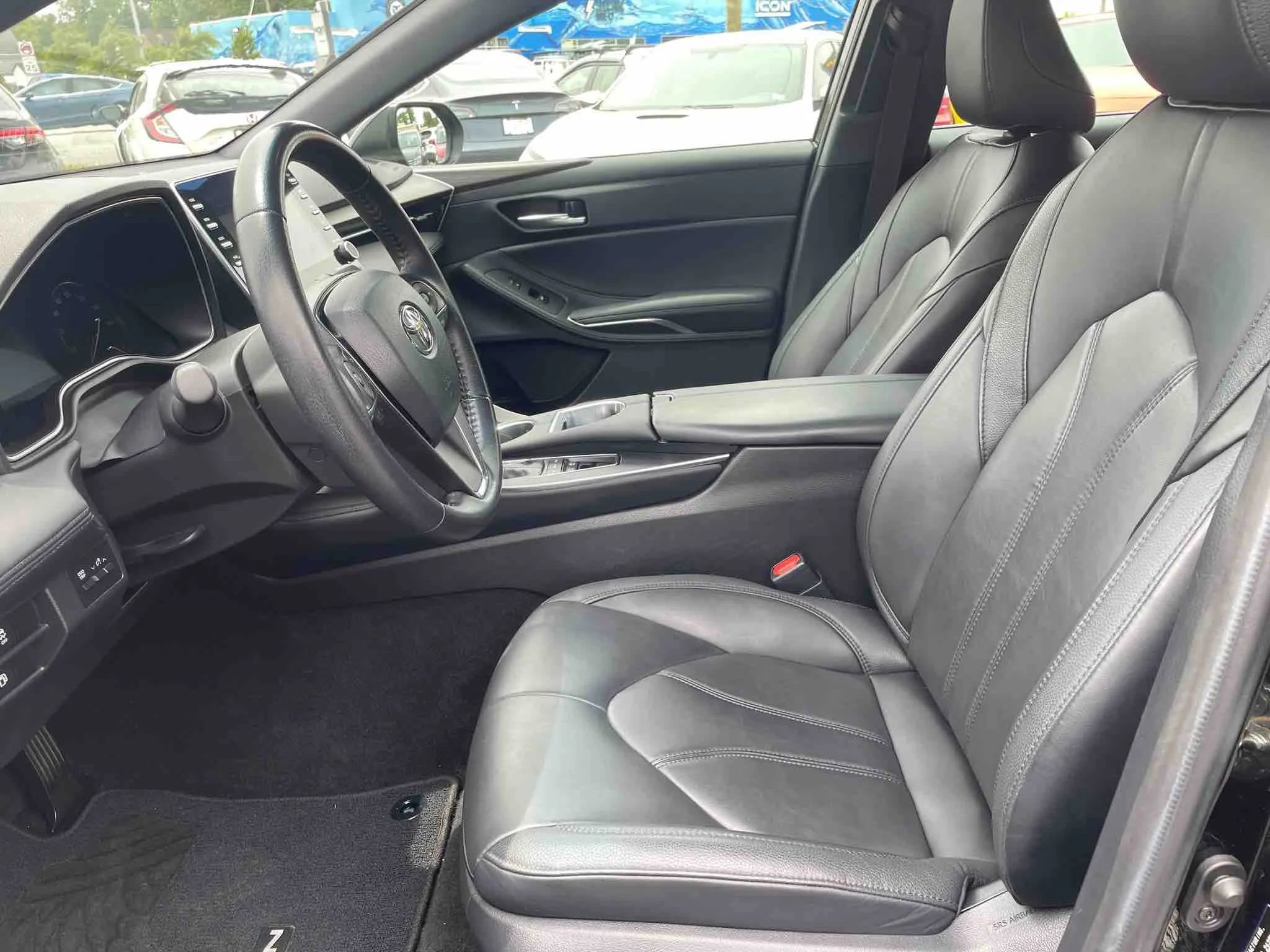 Used 2019 Toyota Avalon XLE image 13