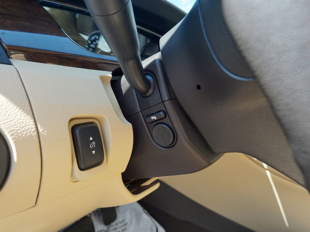 Used 2018 Ford Taurus Limited image 19