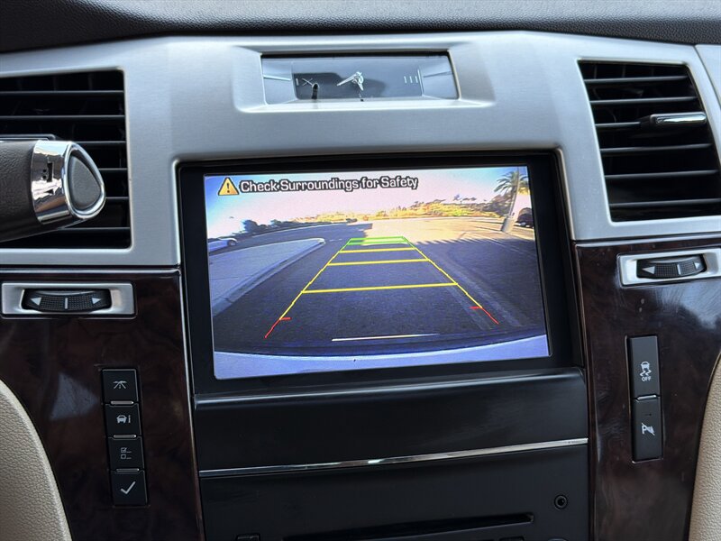 Used 2013 Cadillac Escalade ESV Premium AWD/4WD image 22