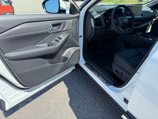 New 2026 Nissan Rogue Platinum image 15