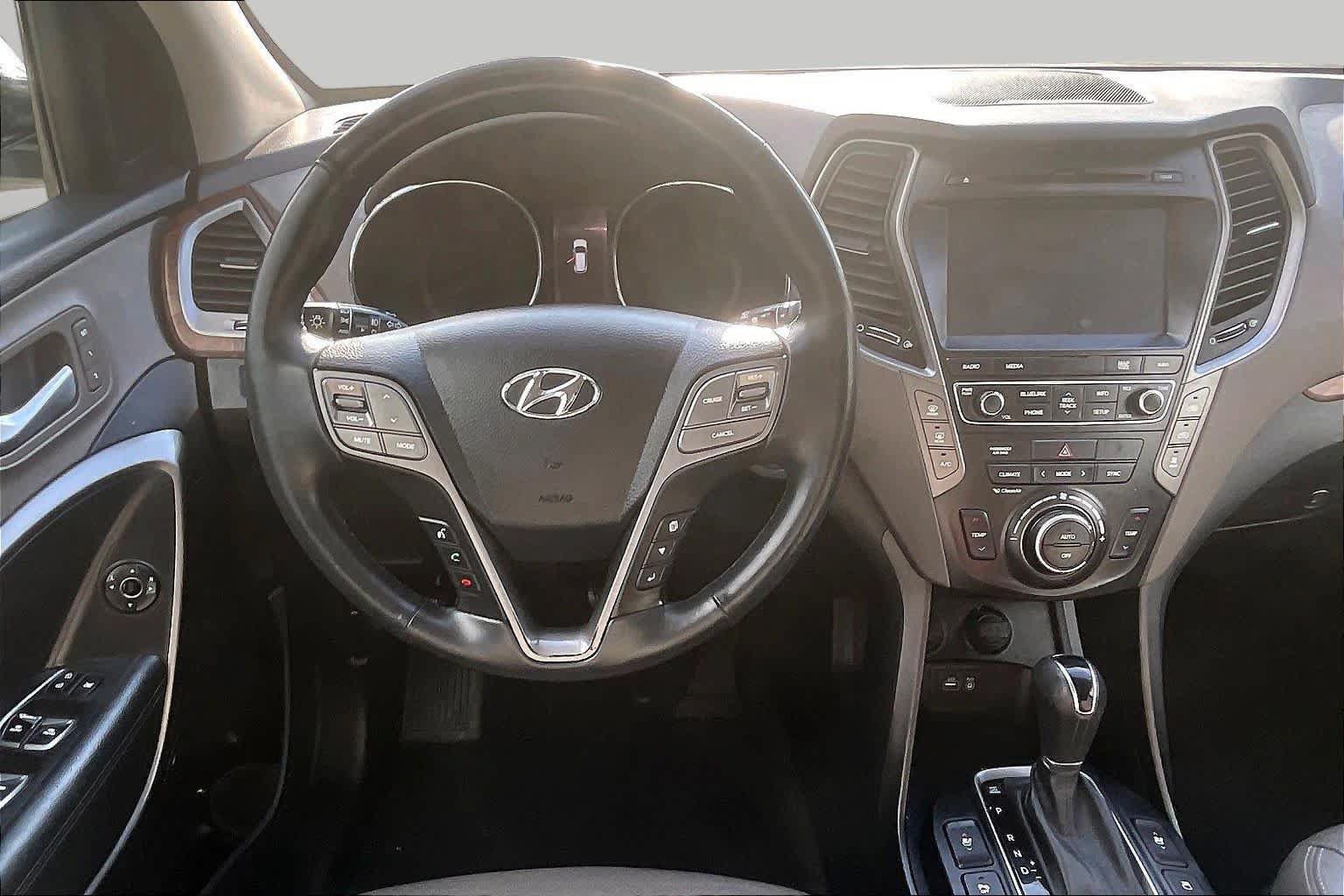 Used 2017 Hyundai Santa Fe Limited FWD image 5