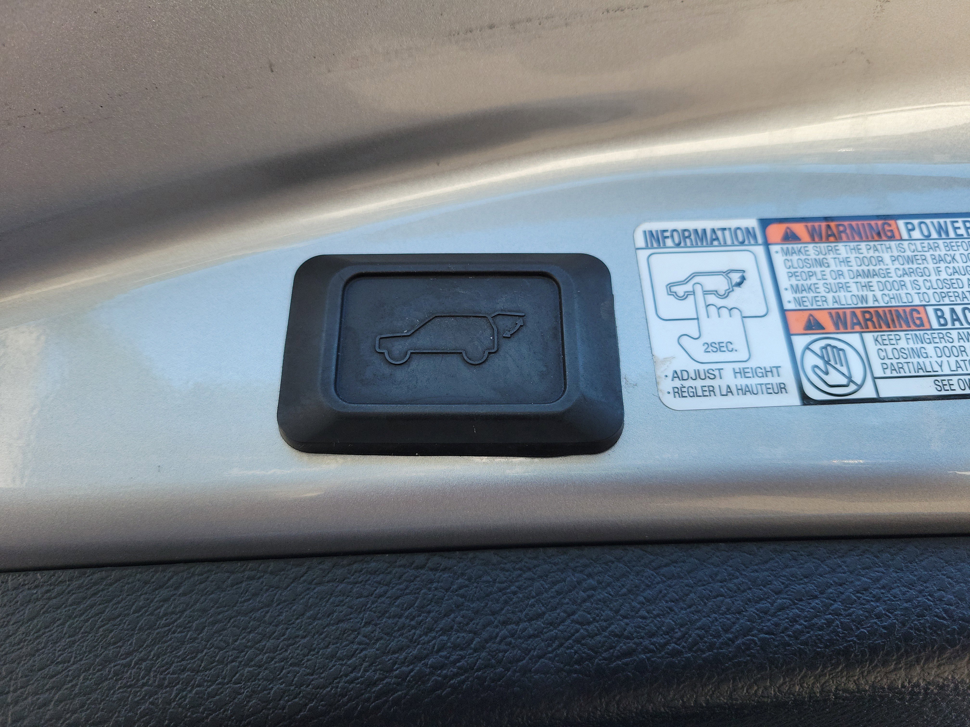 Used 2016 Toyota RAV4 Limited image 14