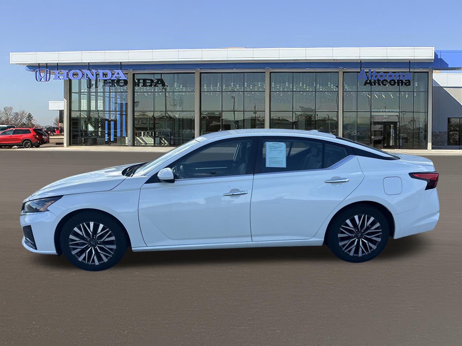 Used 2023 Nissan Altima 2.5 SV FWD image 2