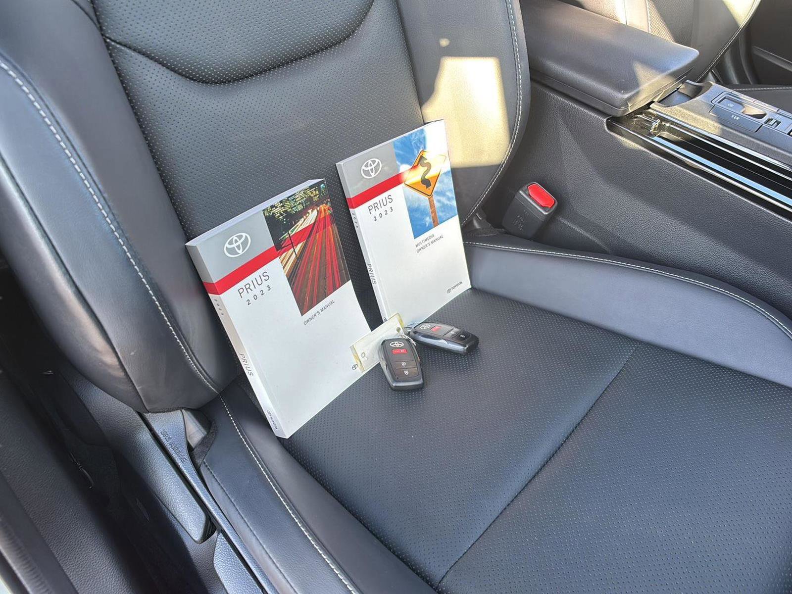 Used 2023 Toyota Prius XLE image 17