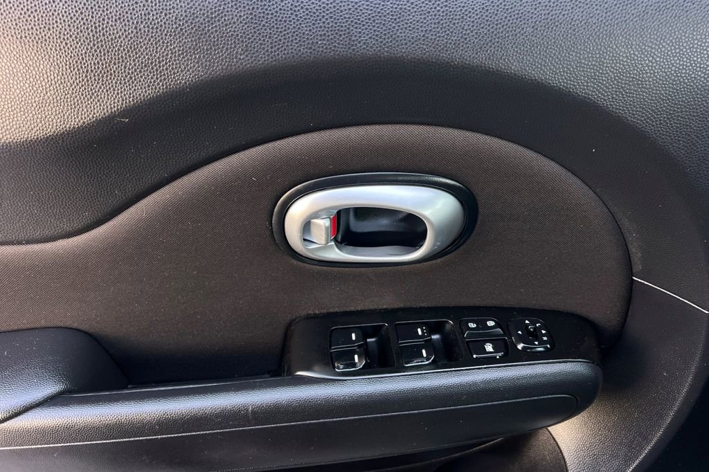Used 2016 Kia Soul Base image 13