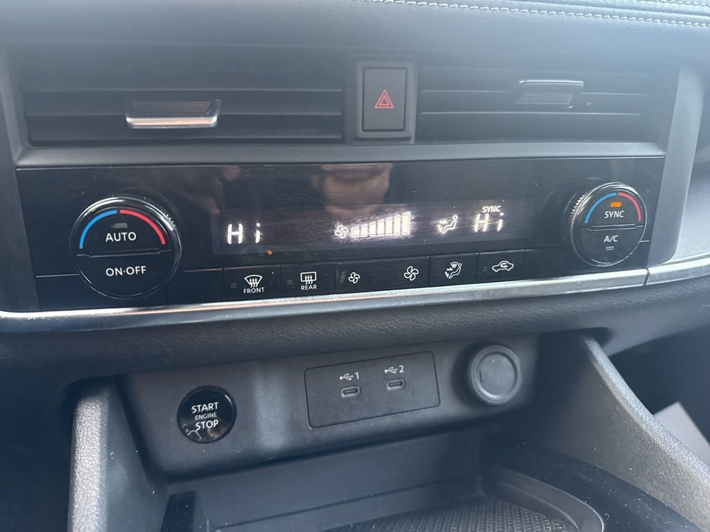 Used 2024 Nissan Rogue SV image 29