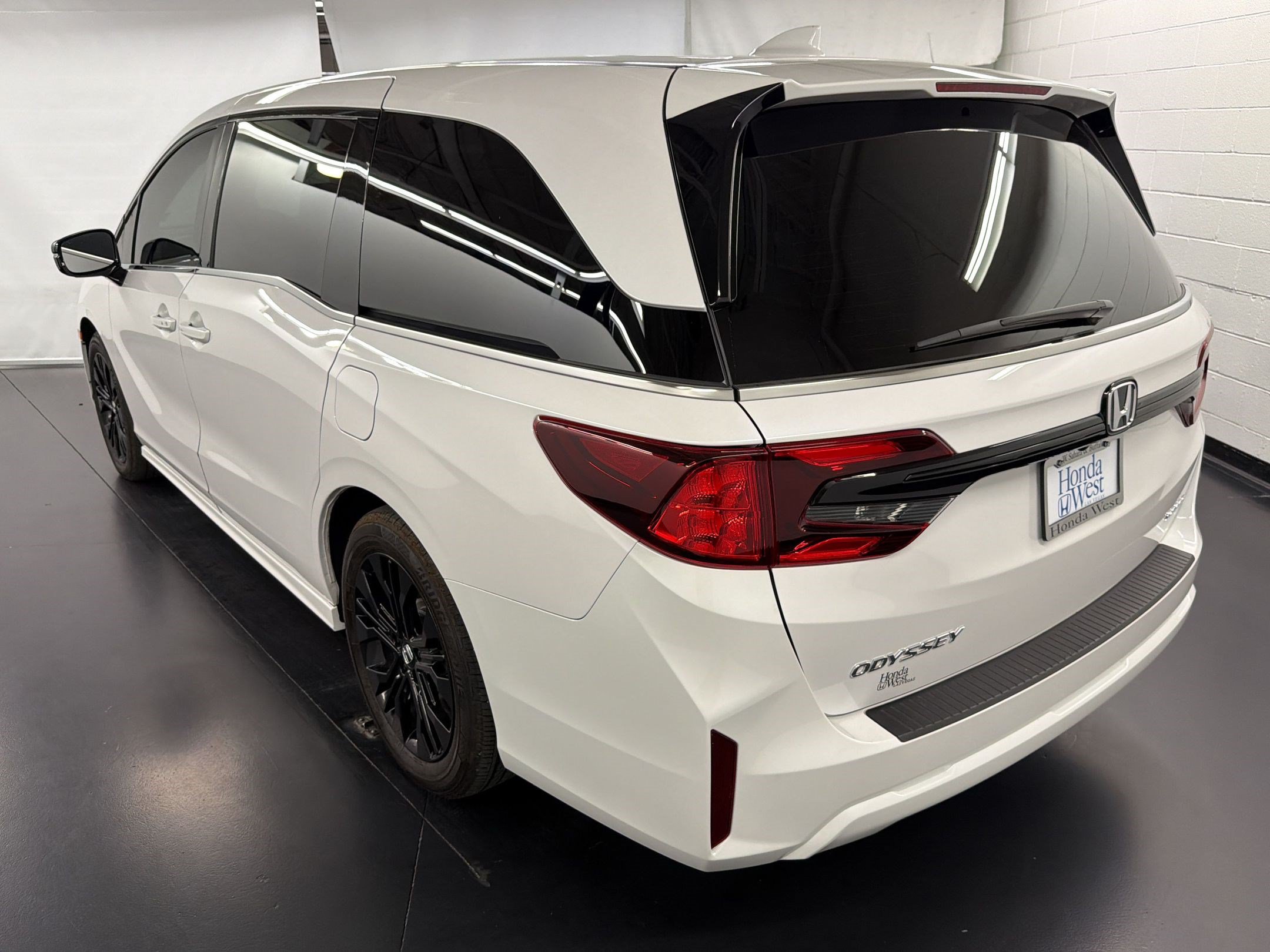 Certified 2025 Honda Odyssey Sport-L image 3