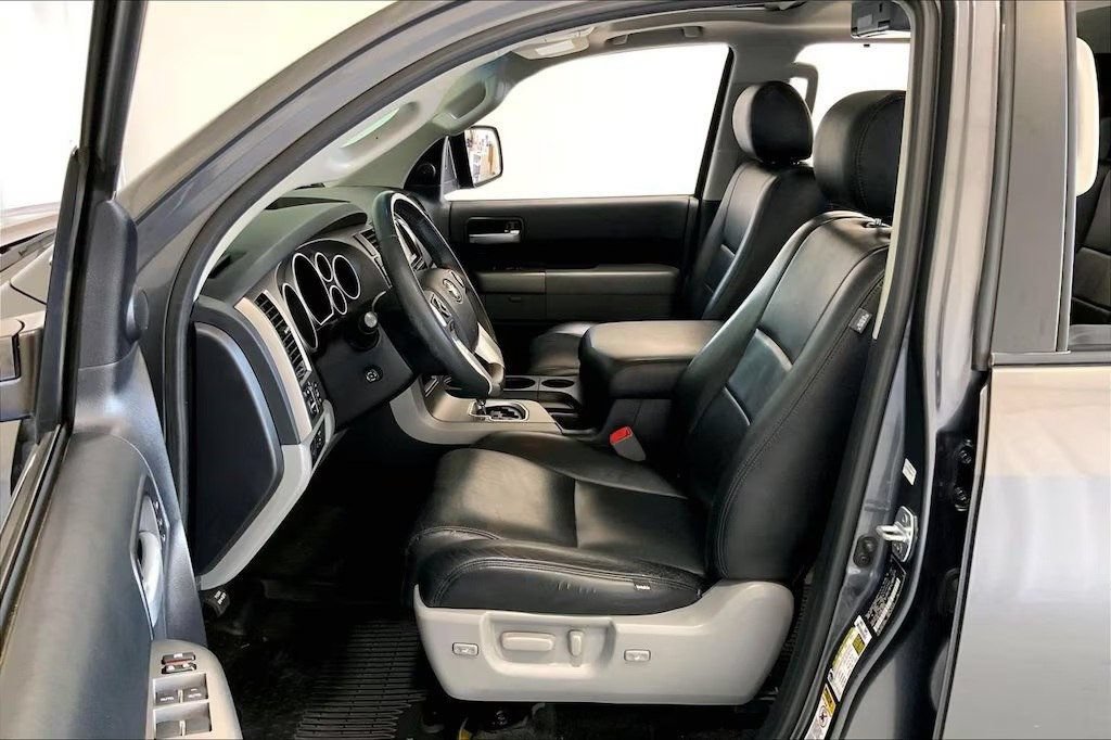 Used 2016 Toyota Sequoia Limited w/ Safety & Convenience Package RWD image 12
