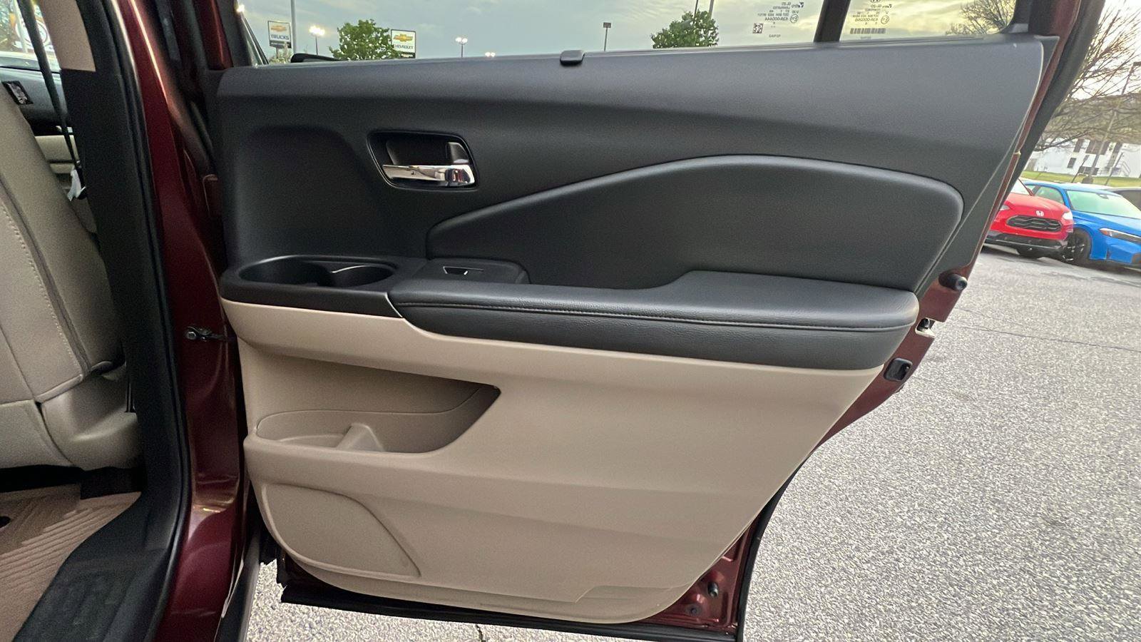 Used 2022 Honda Pilot Touring image 14