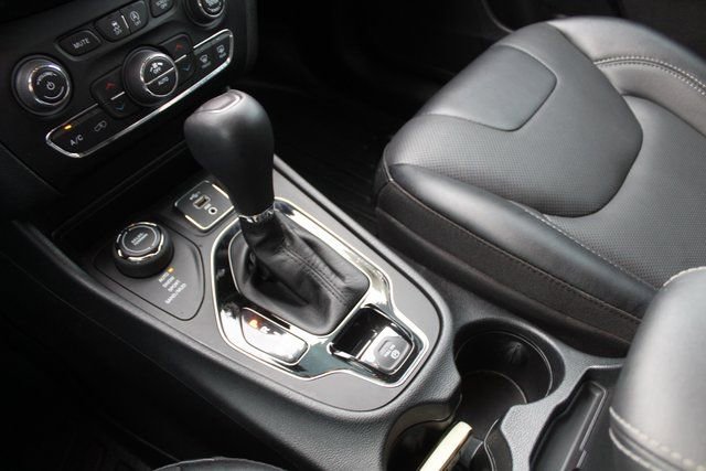 Used 2023 Jeep Cherokee Altitude Lux image 34