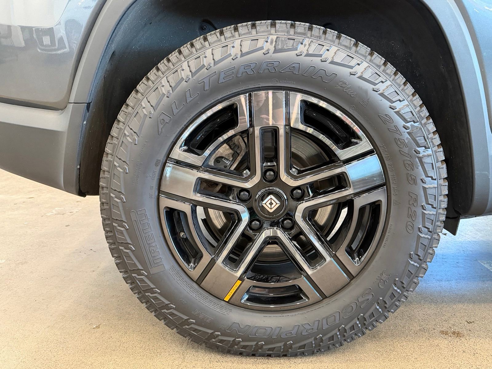Used 2023 Rivian R1S Adventure AWD/4WD image 23