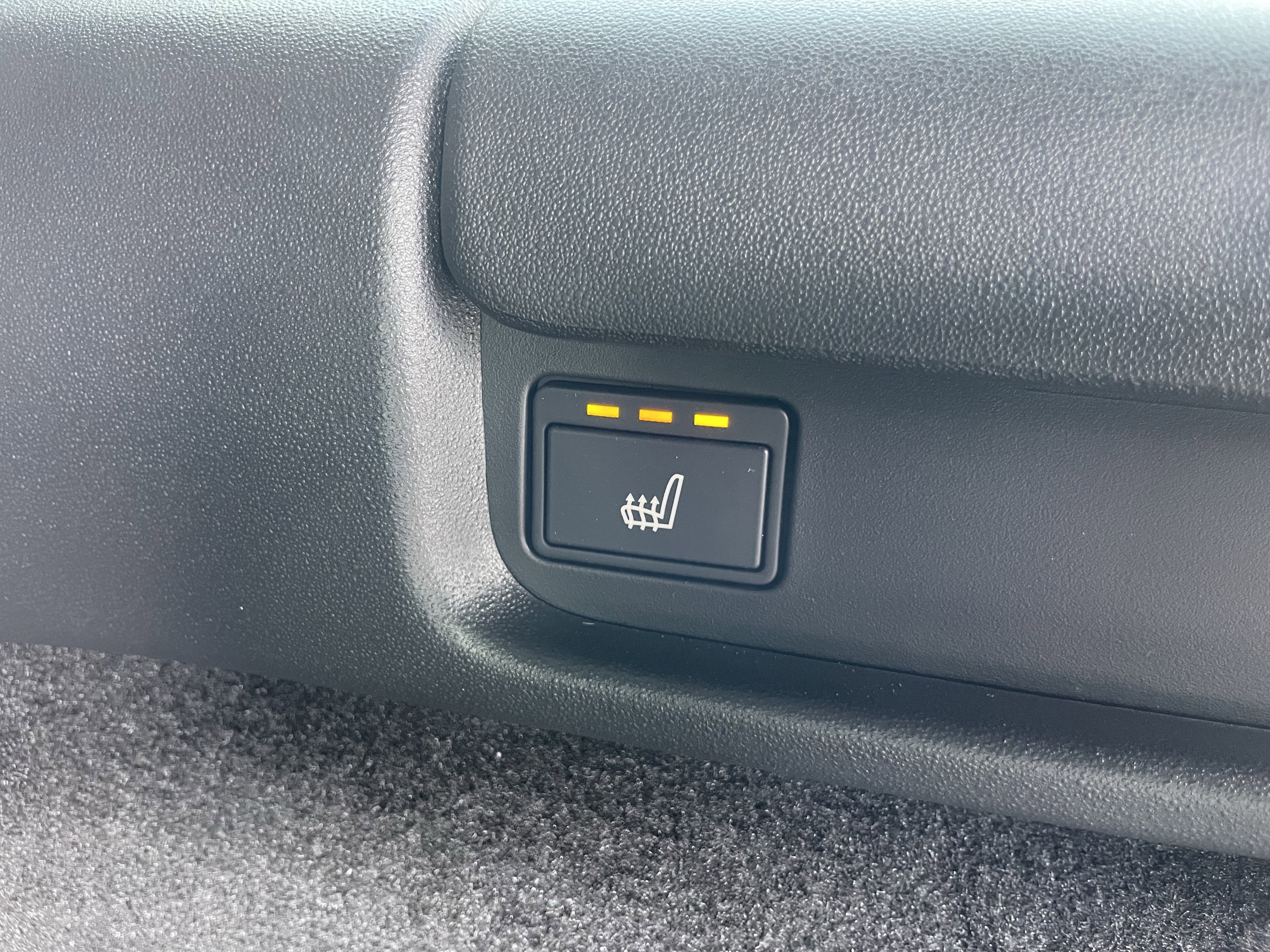 Certified 2024 Land Rover Discovery Dynamic SE image 42