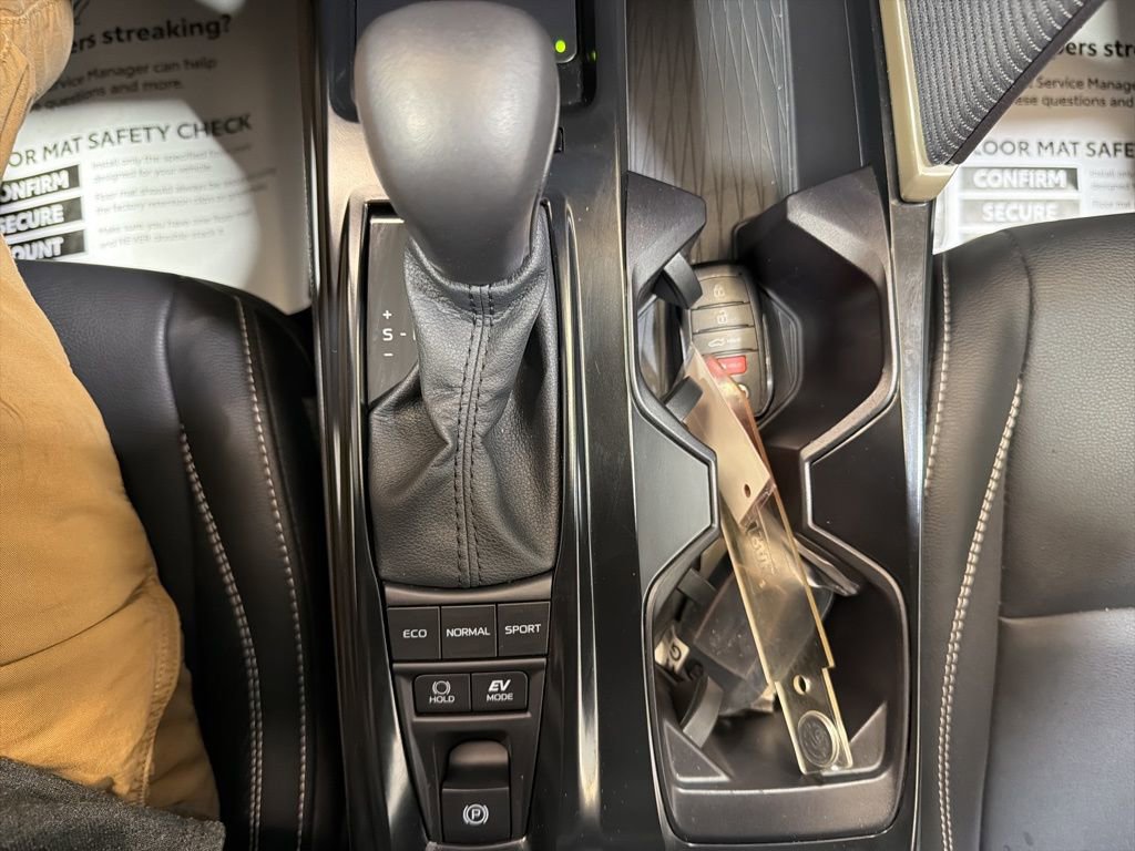 Used 2025 Toyota Camry SE image 32