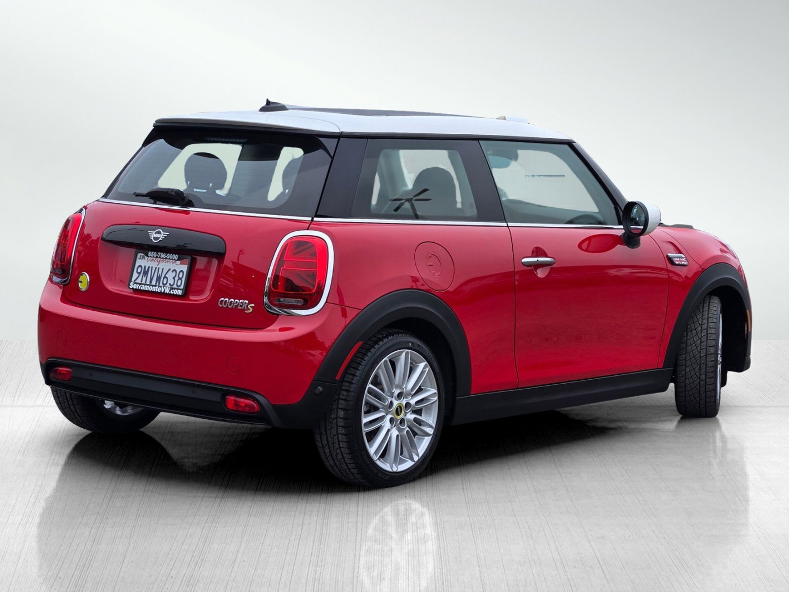 Used 2024 MINI Cooper SE image 4