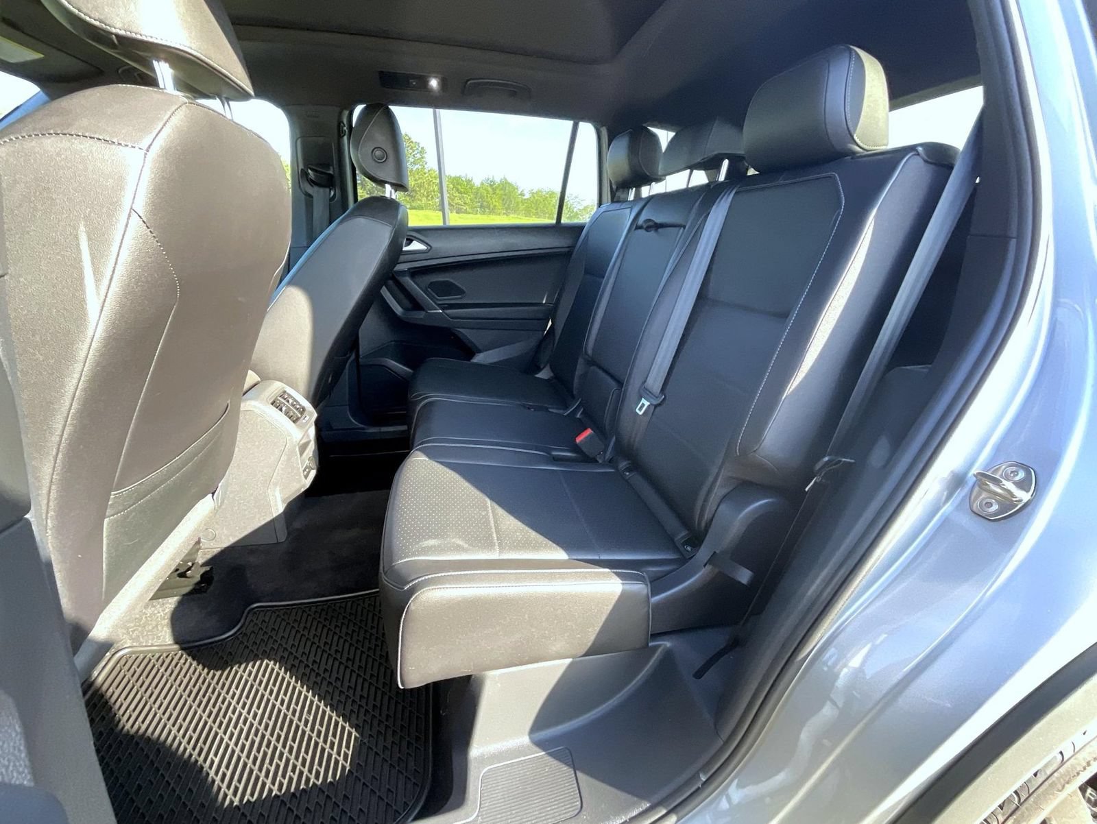 Used 2020 Volkswagen Tiguan SE R-Line FWD image 19