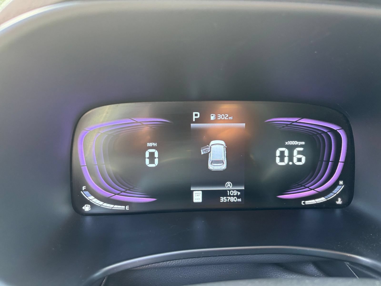 Used 2025 Kia Soul LX w/ LX Technology Package FWD image 37