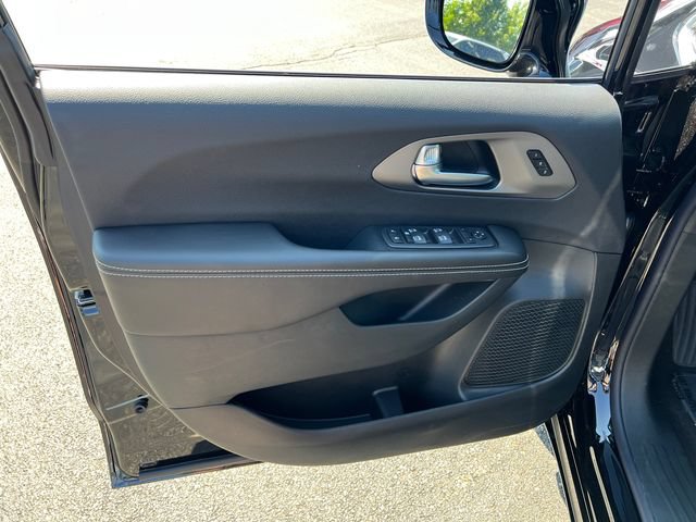 New 2027 Chrysler Pacifica Select w/ Family Tech Group FWD image 11