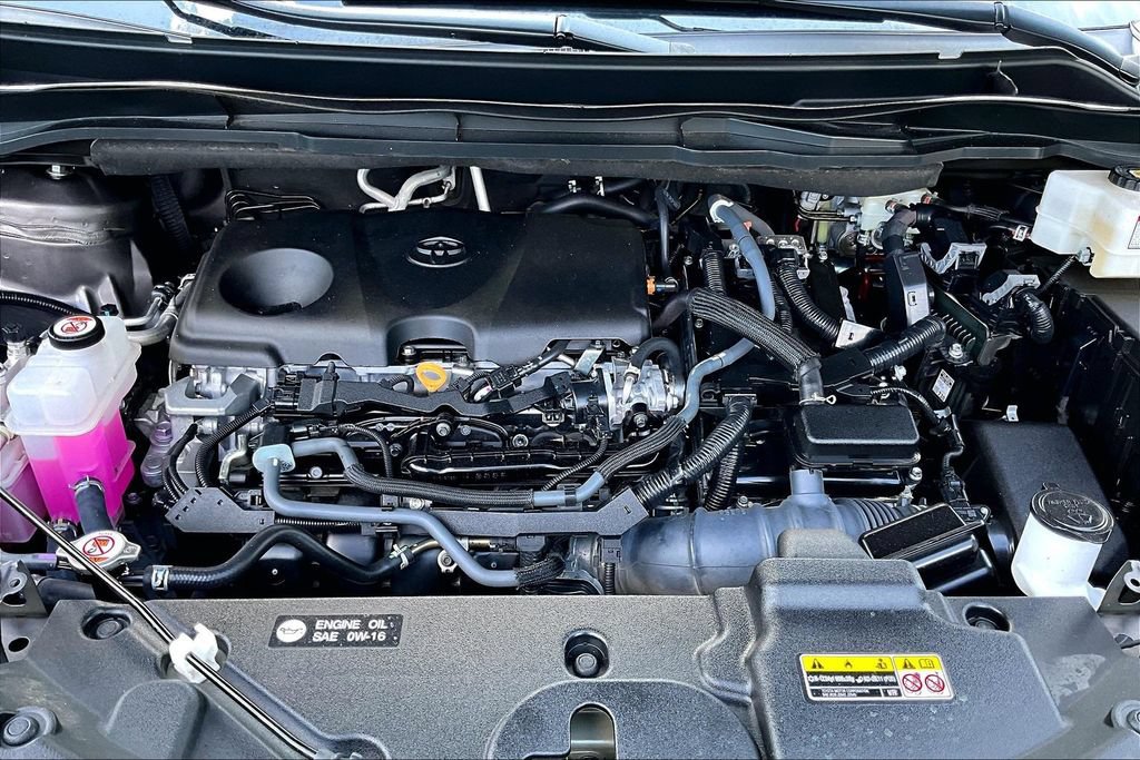Used 2024 Toyota Sienna XLE w/ XLE Plus Package FWD image 24